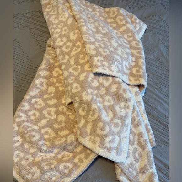 Barefoot Dreams In The Wild Throw Blanket Cream/Stone - Picture 7 of 8